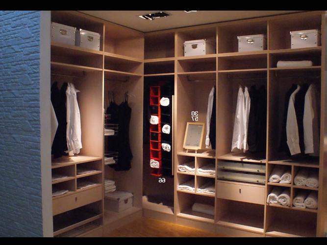 4,主营产品——板式,实木全屋定制家具,产品涵盖:整体衣柜,衣帽间